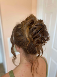 Why Top Niagara Wedding Coordinators Recommend Booking Mobile Bridal Hair Specialists Early